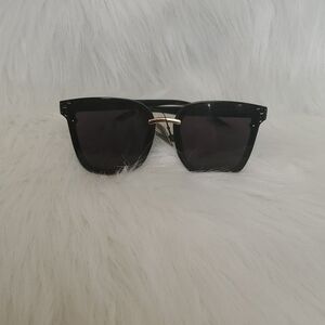 Womens Black Textured Fashion Sunglasses